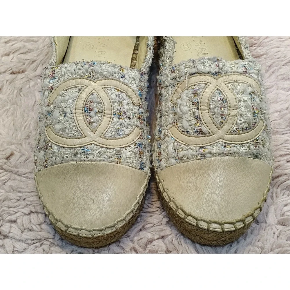 Chanel Multi Color Tweed Leather CC Logo Espadrilles Cream Flats Size 38 Italy